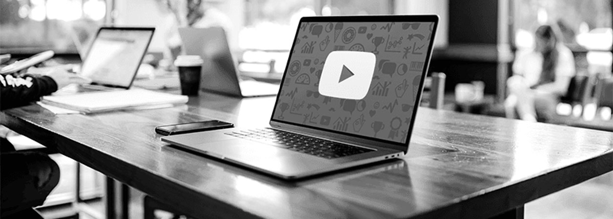לפטופ במשרד לקידום Youtube קידום ב-Youtube
